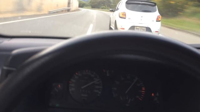 Renault Sandero RS meets Citroen ZX Volcane at a German Autobahn смотреть онлайн