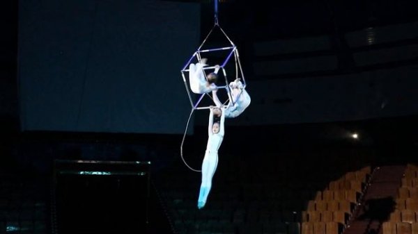 Circus studio "Entre" (city of Asbest, Sverdlovsk region) - Aerial gymnasts in the cube