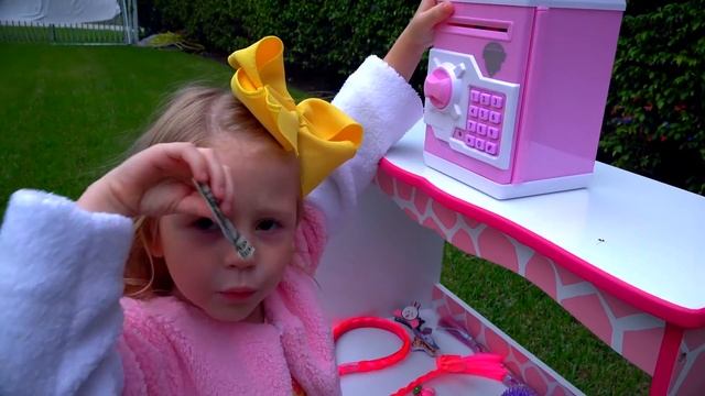 Nastya plays with a magic beauty Rapunzel's salon doll смотреть онлайн