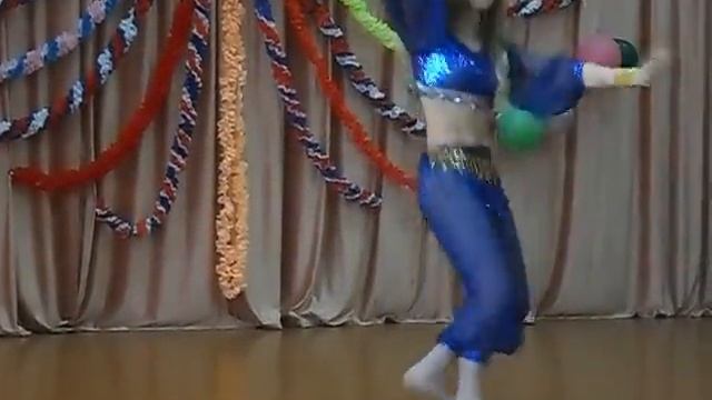 Индийские танцы от Лизки шк. №10 г. Апатиты смотреть онлайн