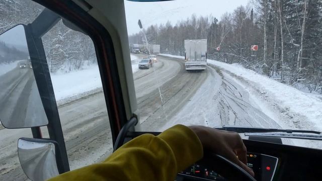 Снегопад на Байкале.Буксуем,шлифуем на Култуке.VOLVO FH 540 POV смотреть онлайн
