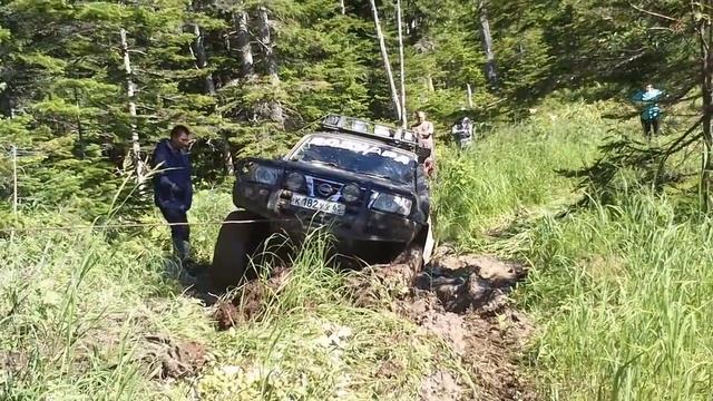 Шишкевич-трофи 2013. Nissan safari выбирается из колеи.