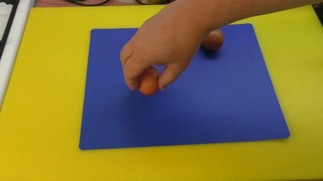 Как отличить вареное яйцо от сырого, не разбивая скорлупу? смотреть онлайн