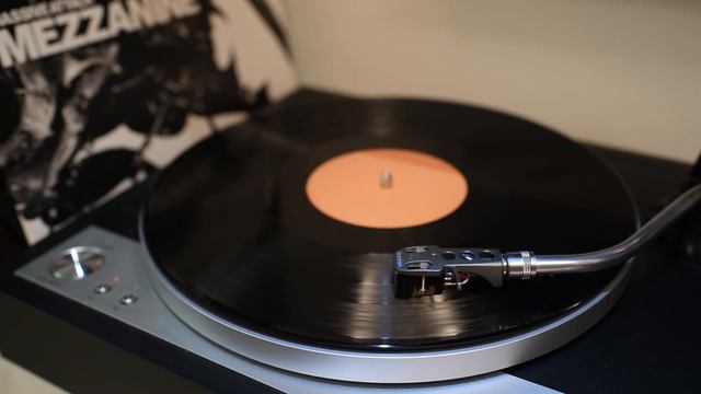 Massive Attack - Exchange смотреть онлайн