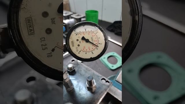 MAN B&W FUEL İNJECTİON PUMP SHOCK ABSORBER SEAL TEST смотреть онлайн
