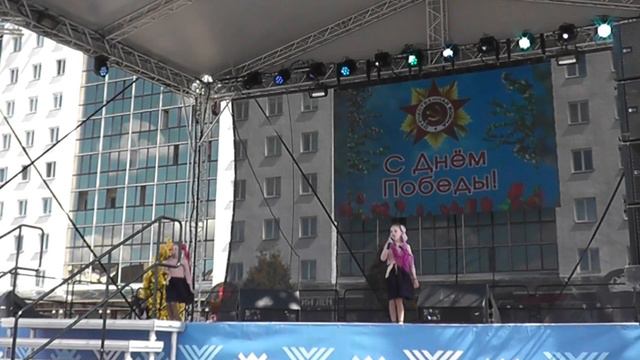 Концерт на площади Победы. Песня "Модница" смотреть онлайн
