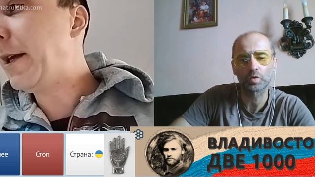 Херсонец. Банковая ещё стоит? Мы оба удивлены.