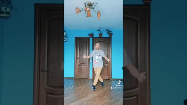 УЧИМ НОВЫЙ ПРОСТОЙ ТАНЕЦ НОГАМИ. ШАФЛ ДЛЯ НОВИЧКОВ ИЗ ТИК ТОК ТАНЦЫ. ГОТОВЫ УЧИТЬ? #shuffledance