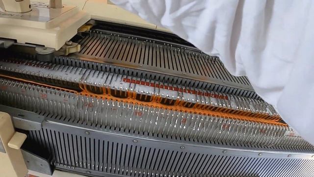 ponto falso canelado feito em máquina de tricô смотреть онлайн
