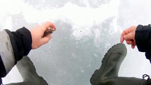Безкивковка !!! Четкие поклевки окуня и чебака. смотреть онлайн