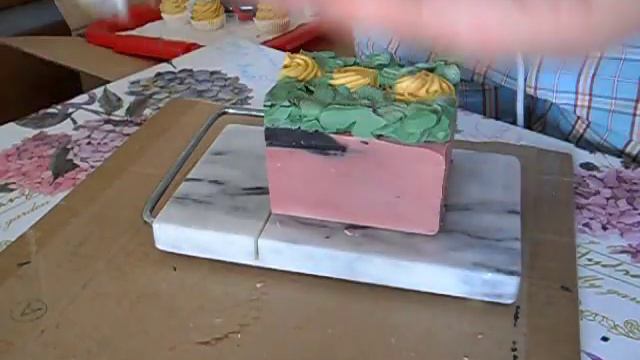 SOAP RECIPE-CUTTING CLEOPATRA&TUTANKAMON NATURAL SOAP-RETETA DE SAPUN NATURAL смотреть онлайн