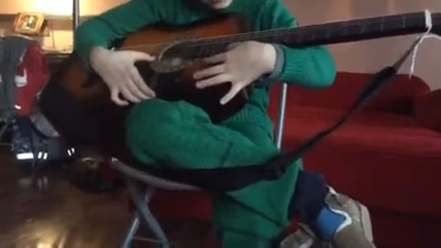 В лесу родилась ёлочка на одной струне гитары смотреть онлайн