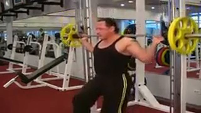 Выпады на тренажере Смита.flv смотреть онлайн