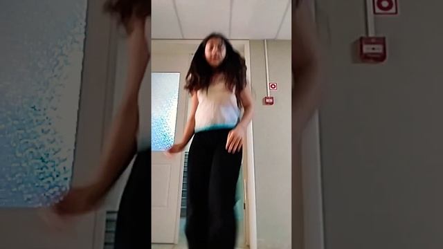 кто то видел что одна девочка танцует тик ток в музыкальной школе? смотреть онлайн
