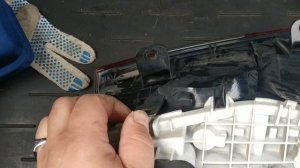 Автодилетант. Разборка заднего фонаря на Škoda Rapid.