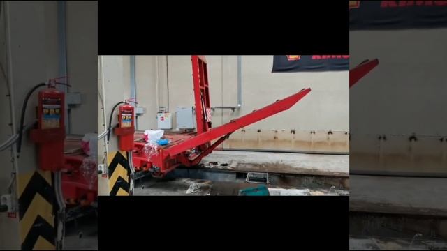 Hydraulic Gangplank On The Trawl.   Гидравлические сходни на трале.