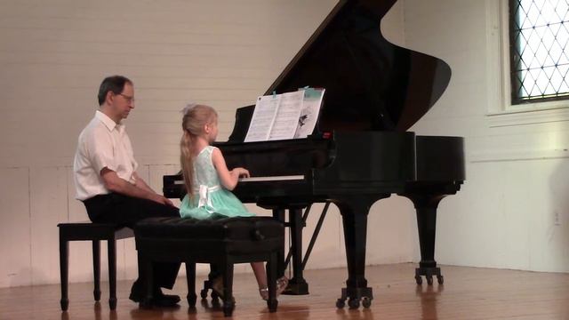 Anya plays Vivace by Carulli смотреть онлайн