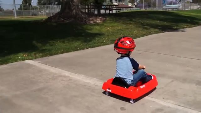 Электро дрифт карт для детей Razor Lil' Crazy Ride смотреть онлайн