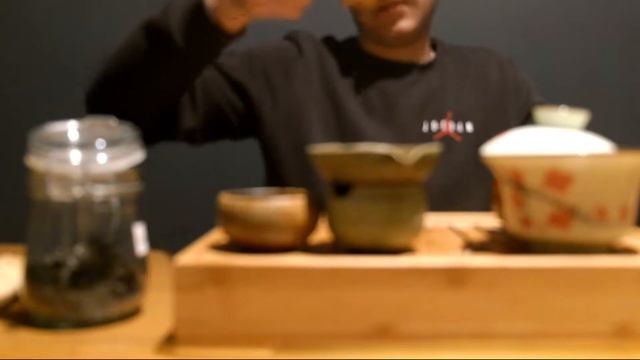 ASMR чай. Человек косящей под Глада Валакаса пьет Да хун пао и ругается смотреть онлайн