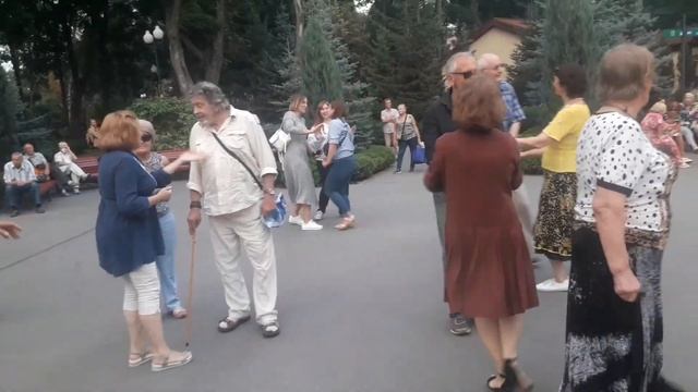 Пламенем огня ты любил меня?? Счастливые минуты в парке Горького ??Харьков 2021 смотреть онлайн