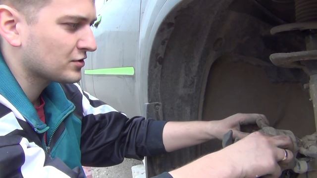 Замена тормозных колодок своими руками - Чудаки в Гараже смотреть онлайн