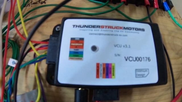 Nissan Leaf Motor Powered from Batteries - How many volts?! смотреть онлайн