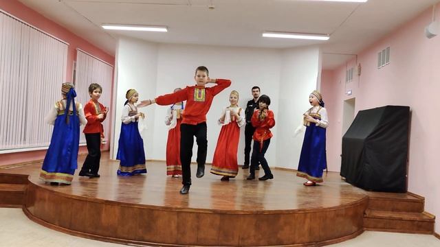 фольклорный ансамбль "Рябинушка" "Вечор девушки вечерничали" плясовая Алтайского края смотреть онлайн