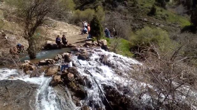 Питьевой родник. Какая чудеснаяприрода!!! смотреть онлайн