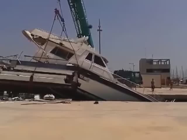 Аварийные ситуации - Спуск-подъем - Кран - Как разломить моторную яхту смотреть онлайн