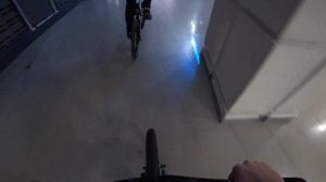 24 ЧАСА в ТОРГОВОМ ЦЕНТРЕ на BMX (поймали...)