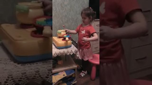 Аня варит суп