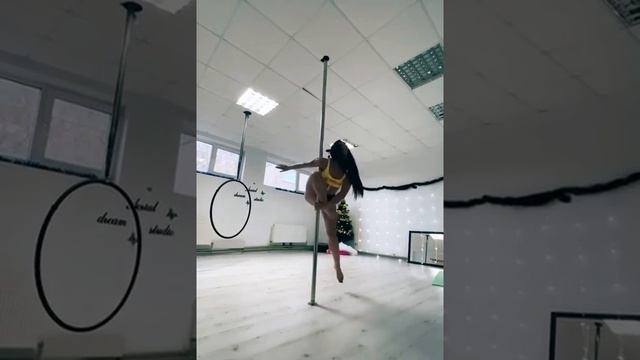 Танцы на пилоне. Пилон дома.Полденс. POLE DANCE. смотреть онлайн