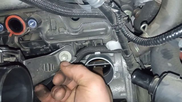 Toyota Sienta Hybrid 2015 г. Проверка ЕГР , дроссельной заслонки , замена свечей ! смотреть онлайн