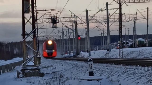 Электропоезд ЭС2Г-004 "Ласточка", сообщением Нижний Тагил - Екатеринбург смотреть онлайн