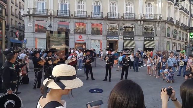 На площади Пуэрта-дель-Соль смотреть онлайн