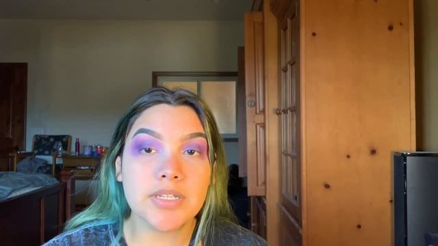 Purple Glossy Eyeshadow w/ Green Hair?? Makeup Tutorial смотреть онлайн