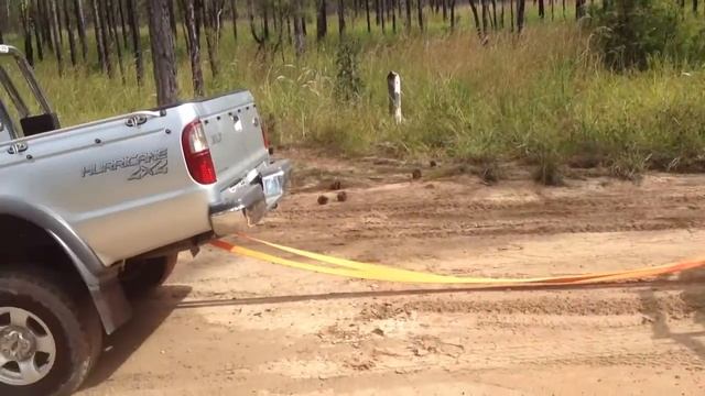 Pino run mud hole ford courier stuck hilux смотреть онлайн