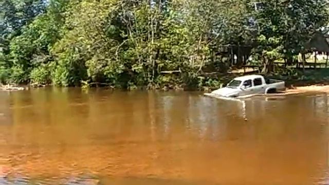 Жесткий оффроад! Переезд реки вброд. Hard Offroad! Moving River Ford On The Toyota Hilux 4x4.