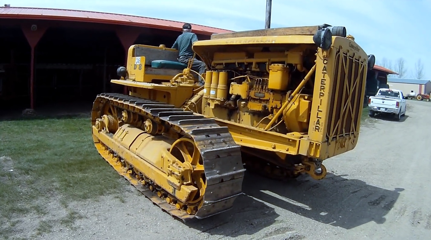 Первый запуск за 20 лет. Caterpillar 1949 года. Мощность - 177 л.с. смотреть онлайн