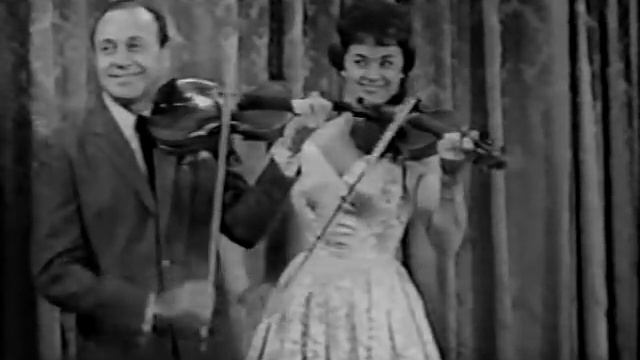 Jack Benny - Gisele MacKenzie смотреть онлайн