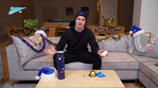 Заболотный, Лунев, Набиуллин, Чернов и Ерохин распаковывают Новогодний Fanpack смотреть онлайн