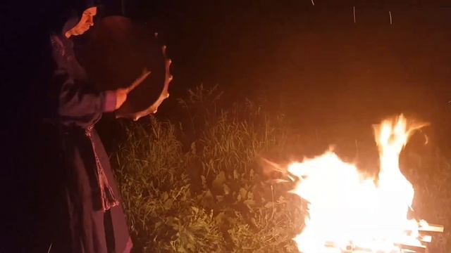 Камлание шамана летает дух Реальные кадры шаманизм шаман бубен смотреть онлайн