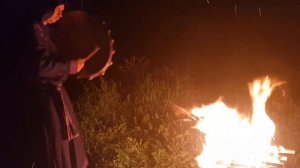 Камлание шамана летает дух  Реальные кадры шаманизм шаман бубен