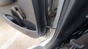 Убрать скрип в двери  машине за 1мин и 0$. Смазать своими руками. #папанадвоих #автоштучки