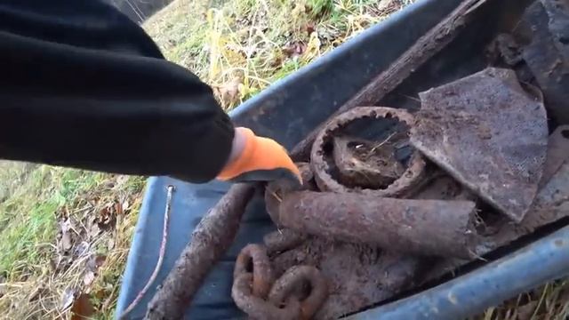 Не плохо затарился на старых советских свалках!