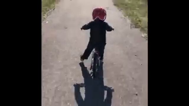 Woom 2, Learning to Ride a Bike, Woom Bicyle, Woom Bike Review смотреть онлайн