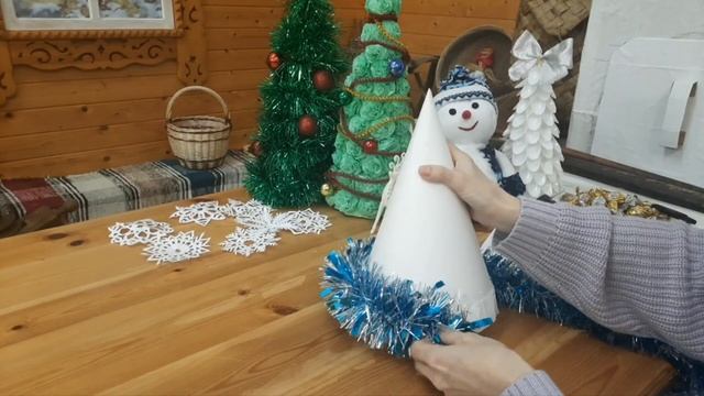 Новогодняя елка из мишуры и конфет смотреть онлайн