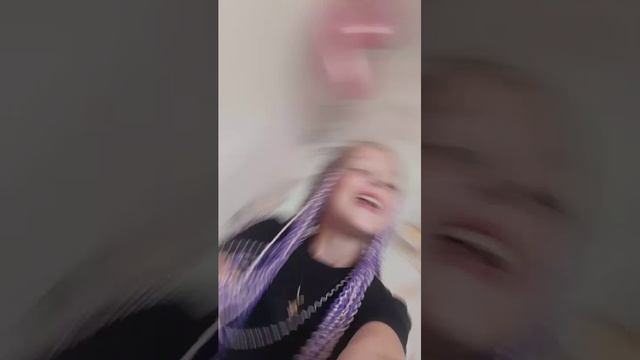 нам кто-то стучит