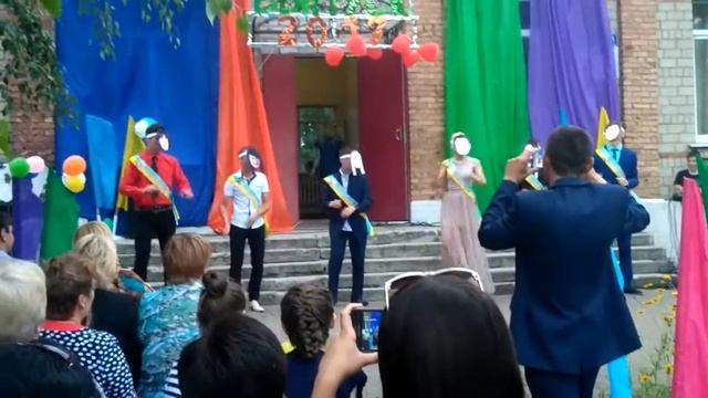 Оригинальное поздравление от выпускников учителям 