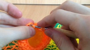 Большая Корзинка из резинок на крючке воздушными петлями Rainbow Loom